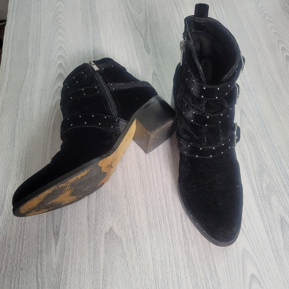 Lord and Taylor Suede Black Boots - Picture 2 of 3